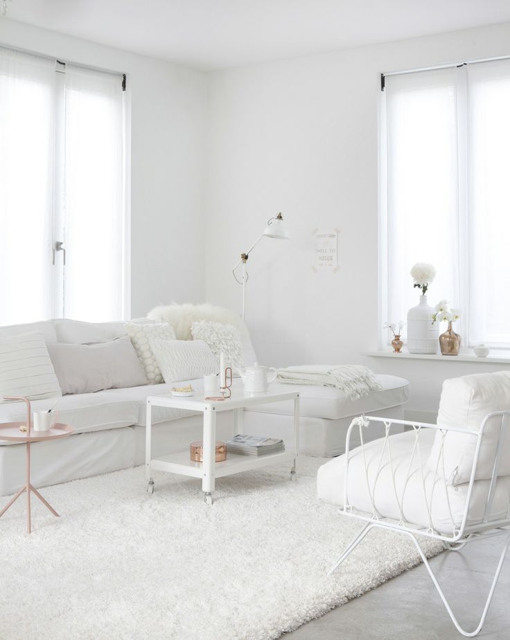 all-white-living-room-desgin-view