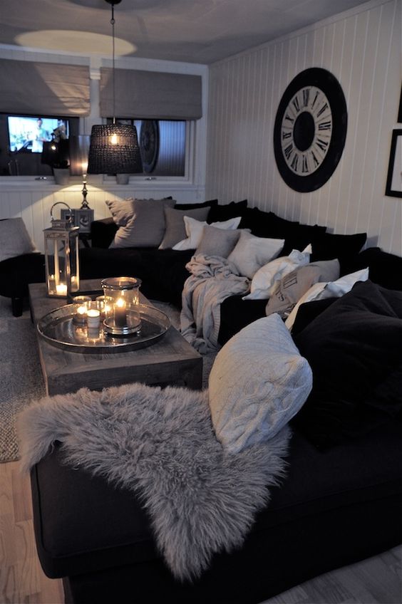 black-white-and-silver-living-room-decor