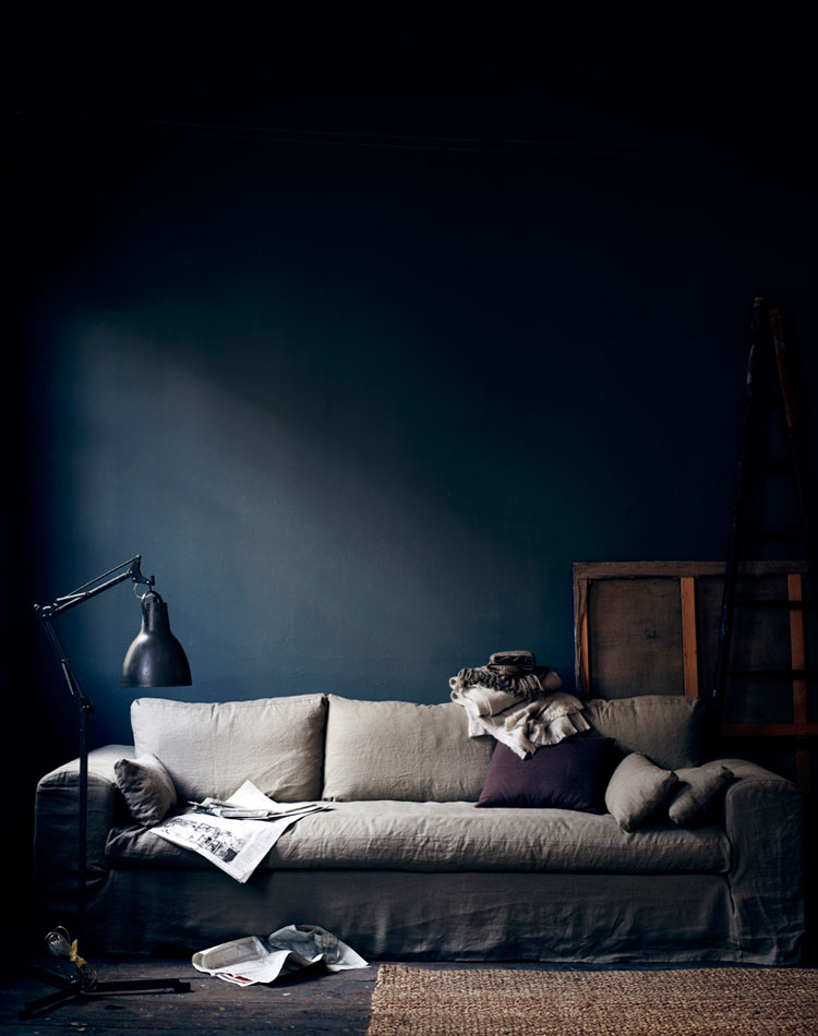 dark-blue-living-room-wall-color