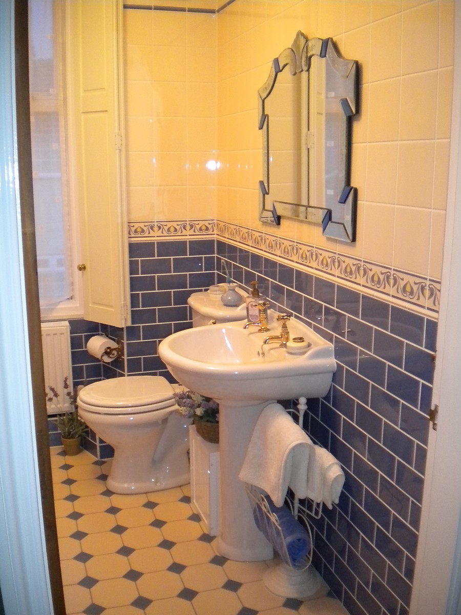 small-victorian-bathroom-design