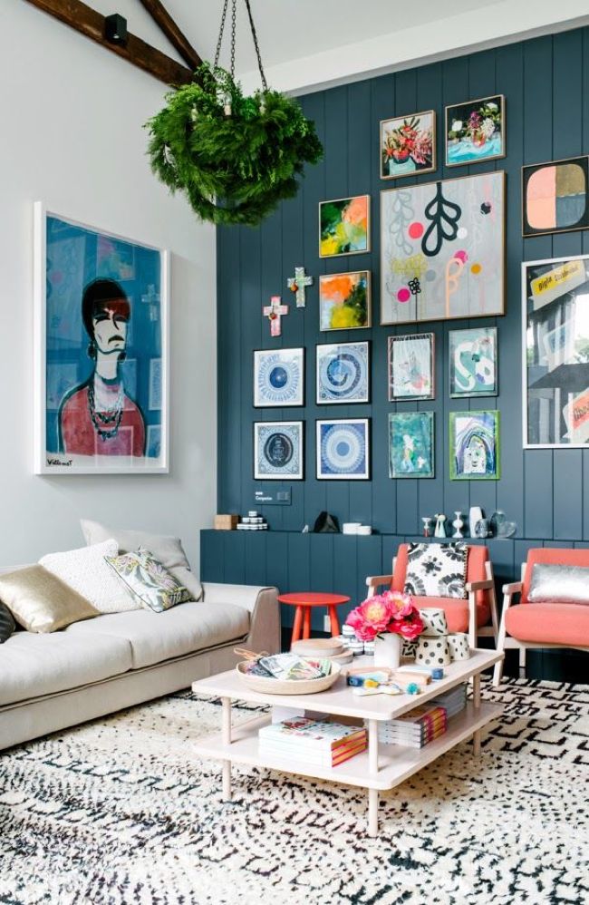 symmetrical-living-room-gallery-wall