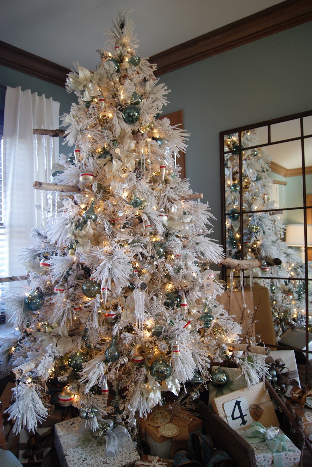 White Flocked Christmas Tree Decorating Ideas
