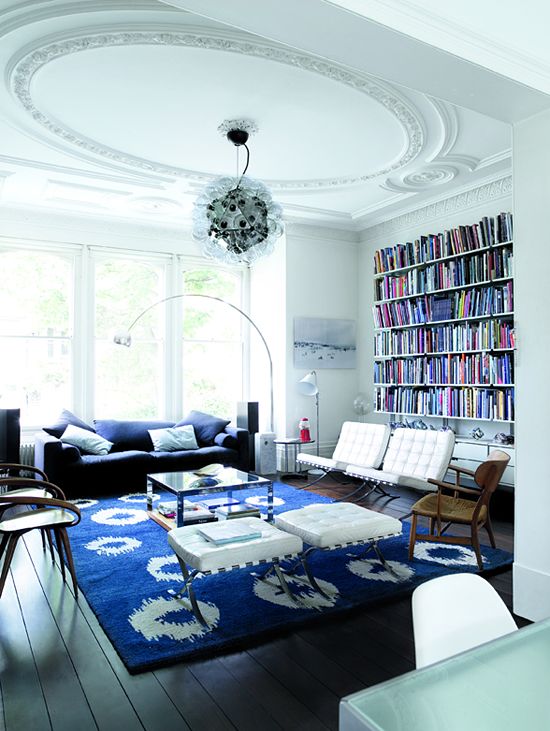 white-and-blue-living-room