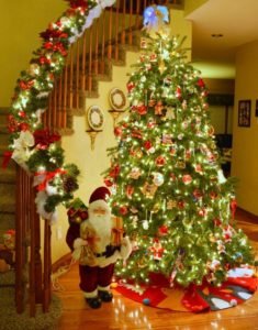 45 Colorful Christmas Tree Decorations Ideas - Decoration Love