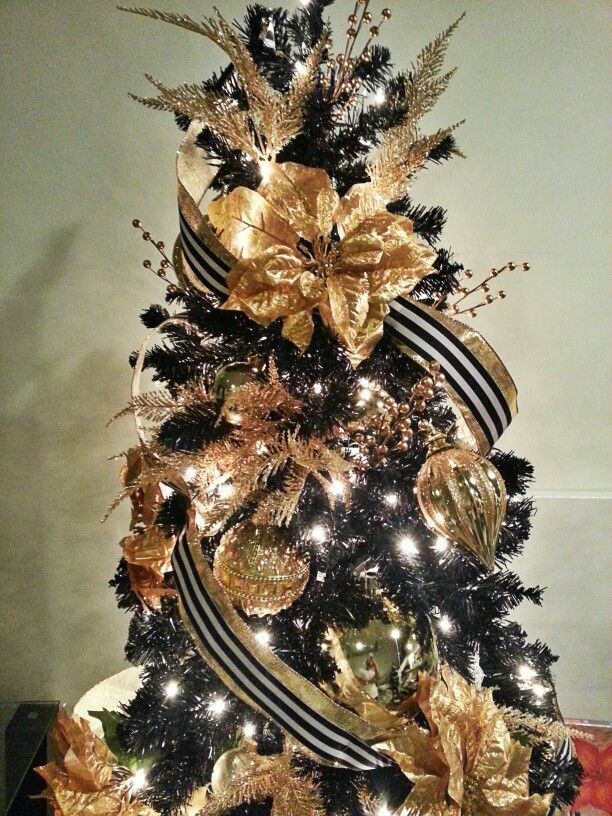 black-and-gold-christmas-tree-decoration