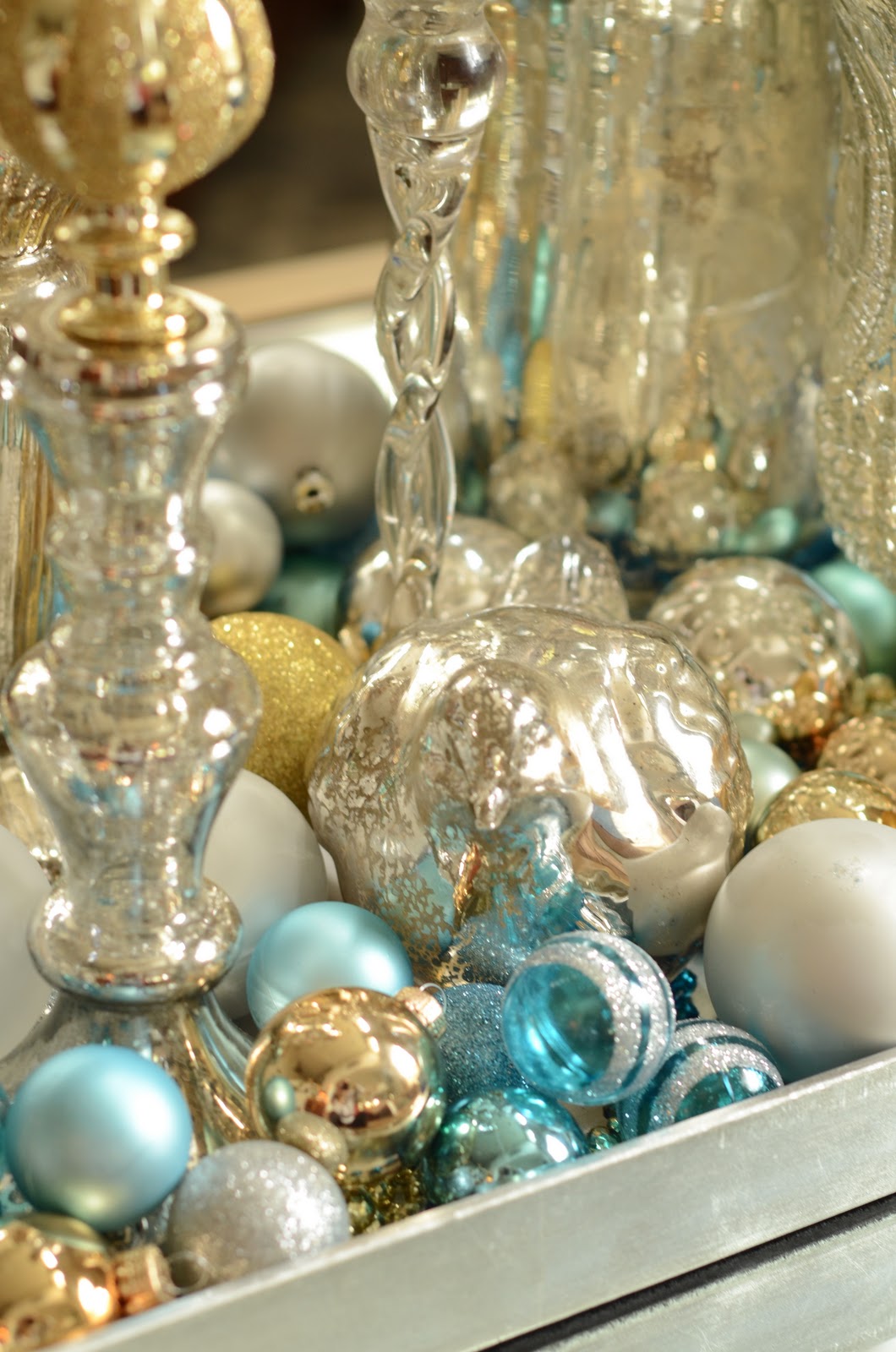 blue-gold-and-silver-christmas-decorations