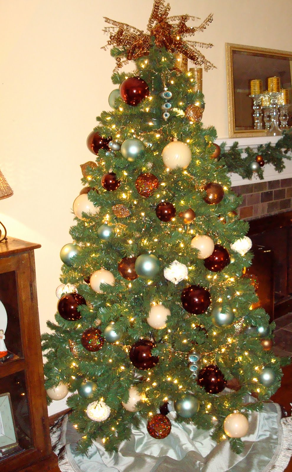 brown-christmas-tree-decoration