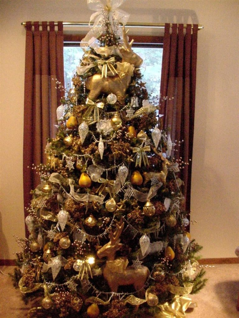 42 Brown Christmas Tree Decorations Ideas - Decoration Love