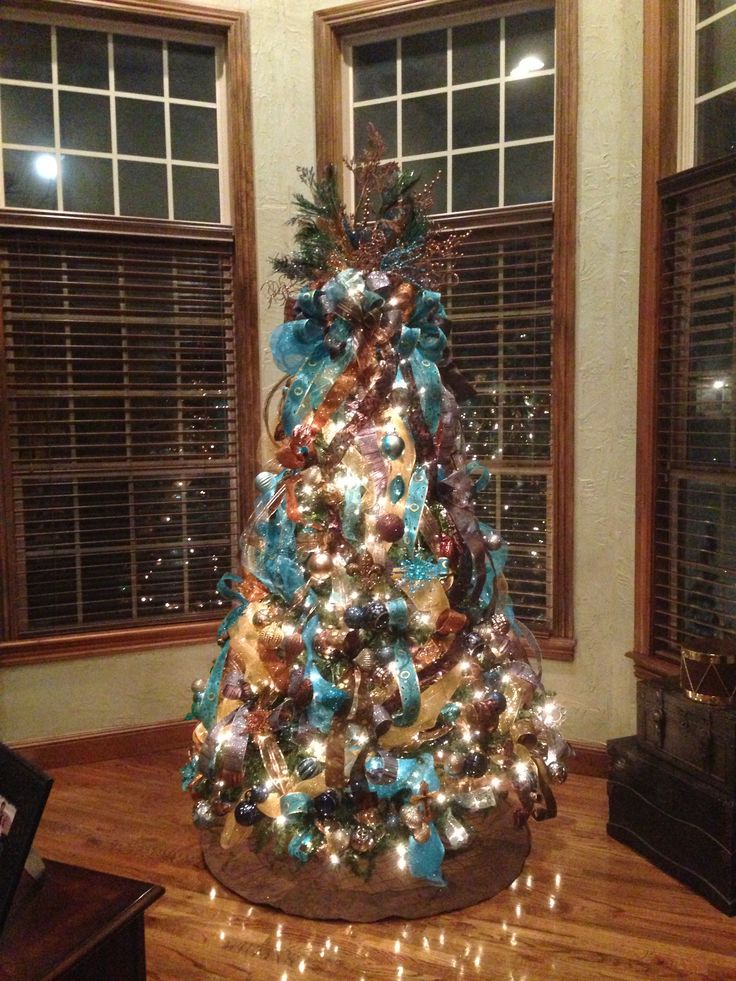 brown-and-turquoise-christmas-tree