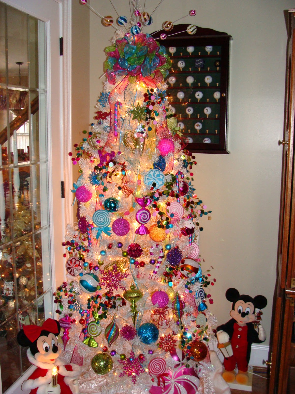 candy-themed-christmas-tree-idea