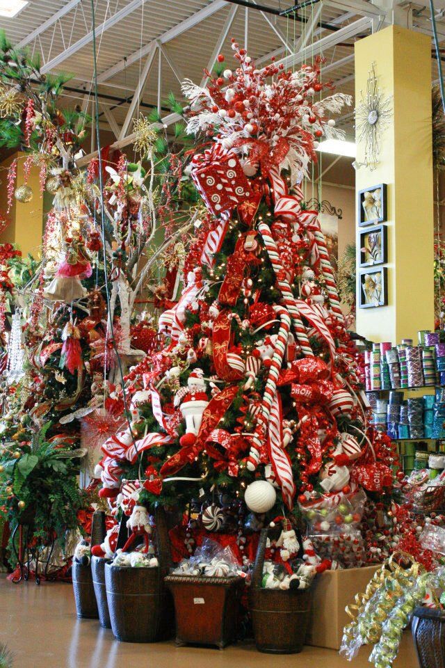 candy-themed-christmas-tree