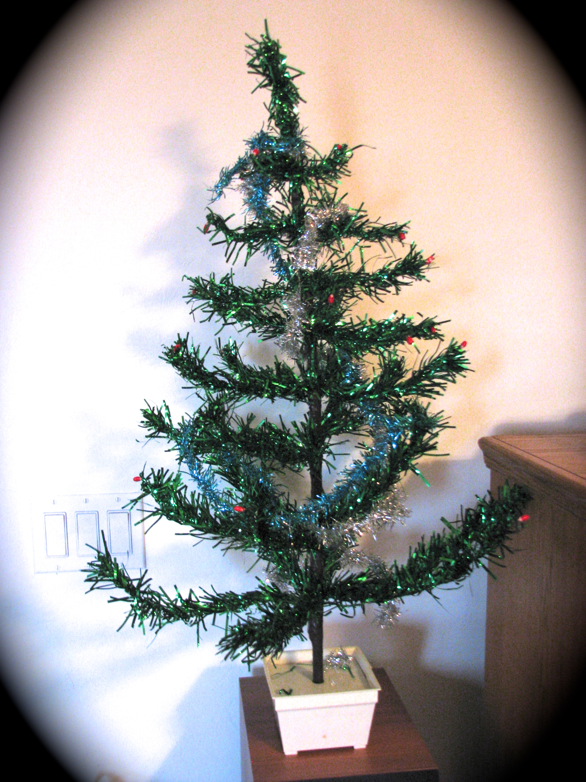 charlie-brown-christmas-tree-design