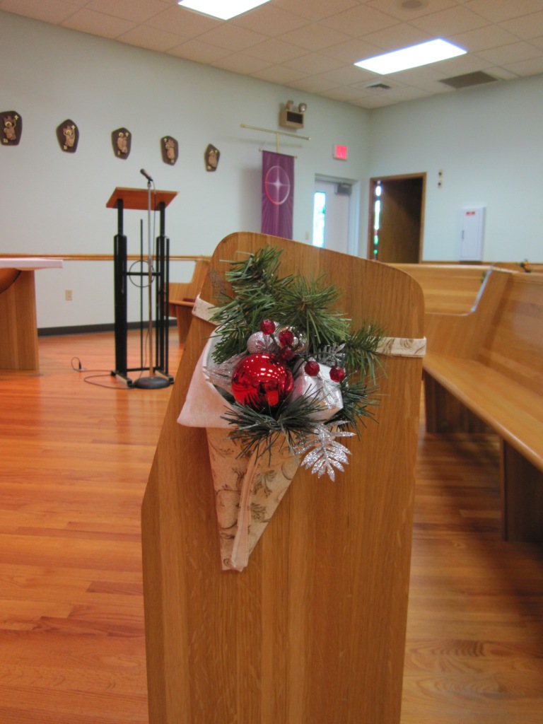 christmas-church-pew-decorations