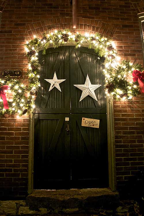30 Christmas Door Decorations Ideas You Can't Miss - Decoration Love
