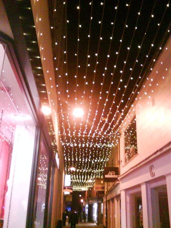 christmas-lights-on-ceiling-design-ideas