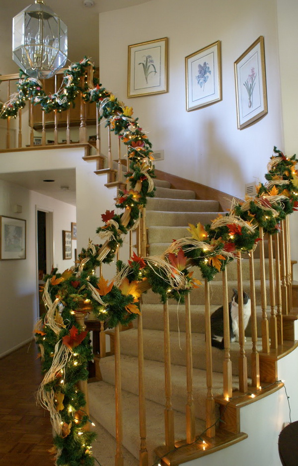 christmas-staircase-decoration