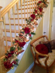 Decorate The Staircase For Christmas – 45 Beautiful Ideas - Decoration Love