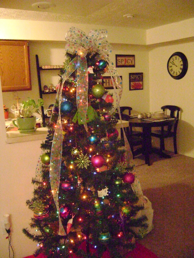christmas-tree-bright-colors-design