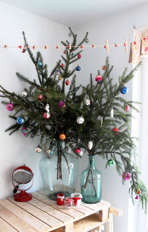 christmas-tree-decorating-with-branches