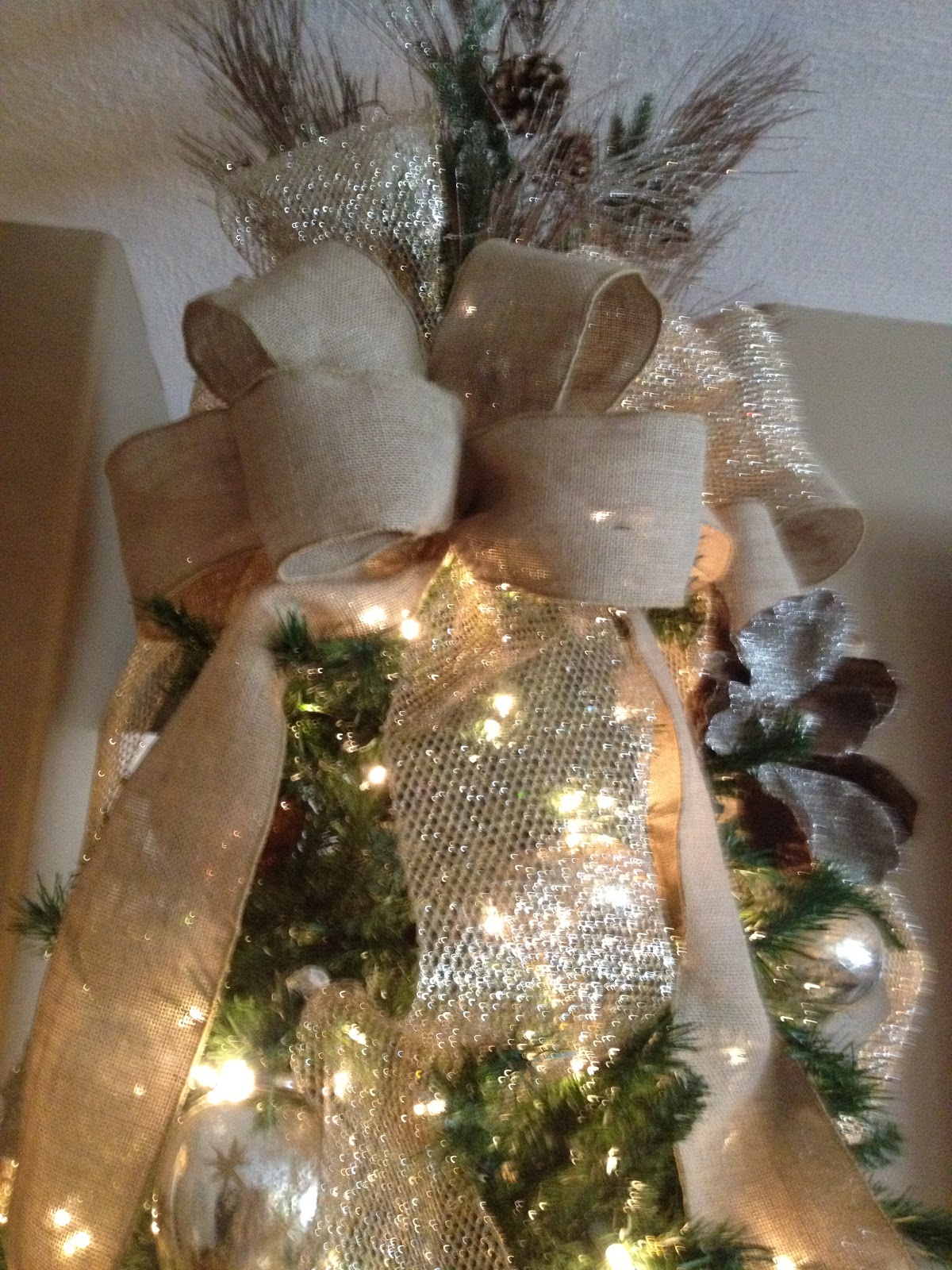 christmas-tree-with-burlap-ribbon-design