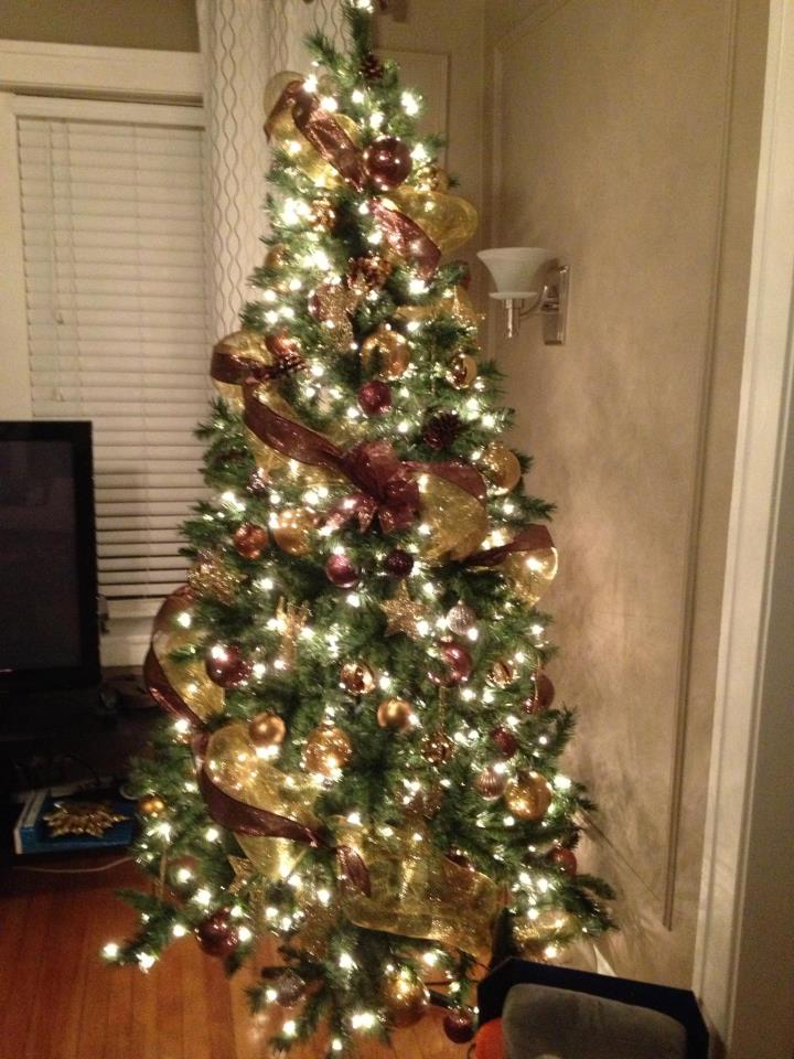 christmas-tree-with-deco-mesh-ideas