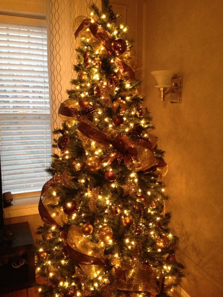 christmas-tree-with-deco-mesh-prity-design