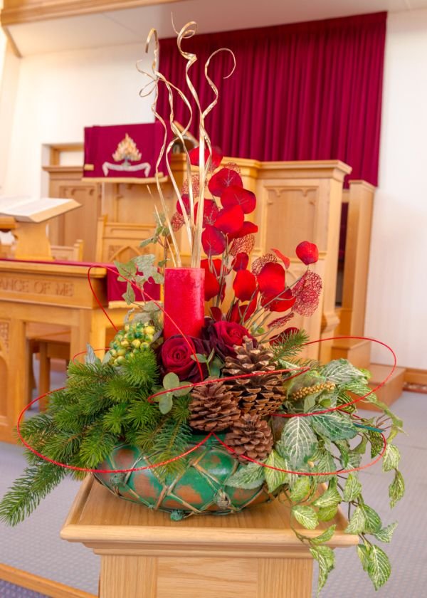 40 Inspirational Church Christmas Decorations Ideas - Decoration Love