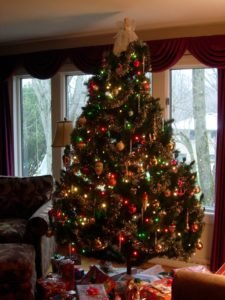 45 Classic Christmas Tree Decorations Ideas - Decoration Love