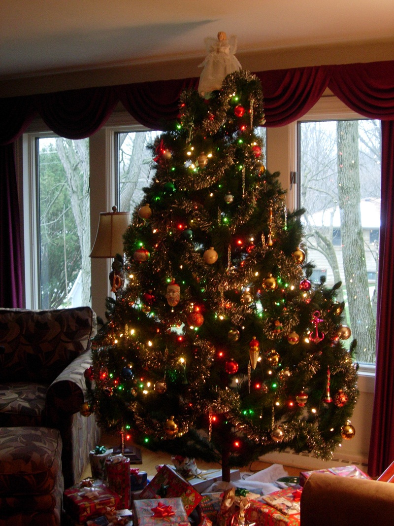 classic-christmas-tree