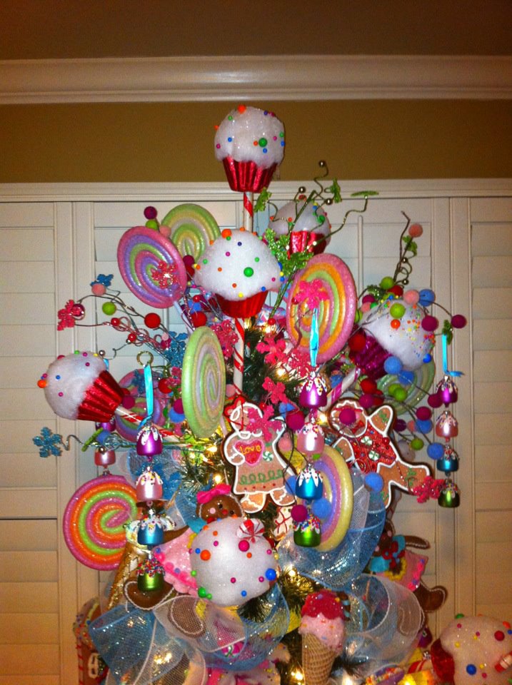 cupcakes-candy-christmas-tree