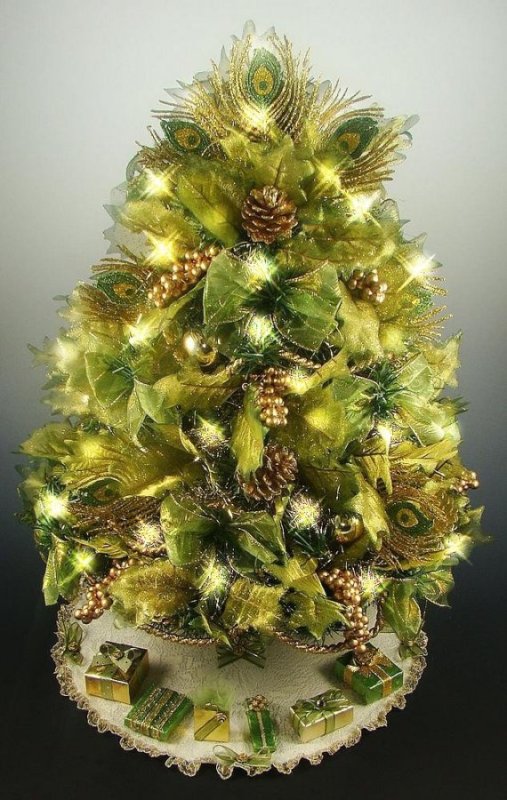 decorated-mini-tabletop-christmas-tree
