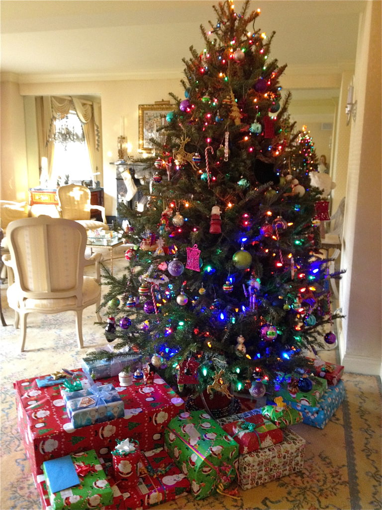 42 Bright Christmas Tree Decorations Ideas - Decoration Love