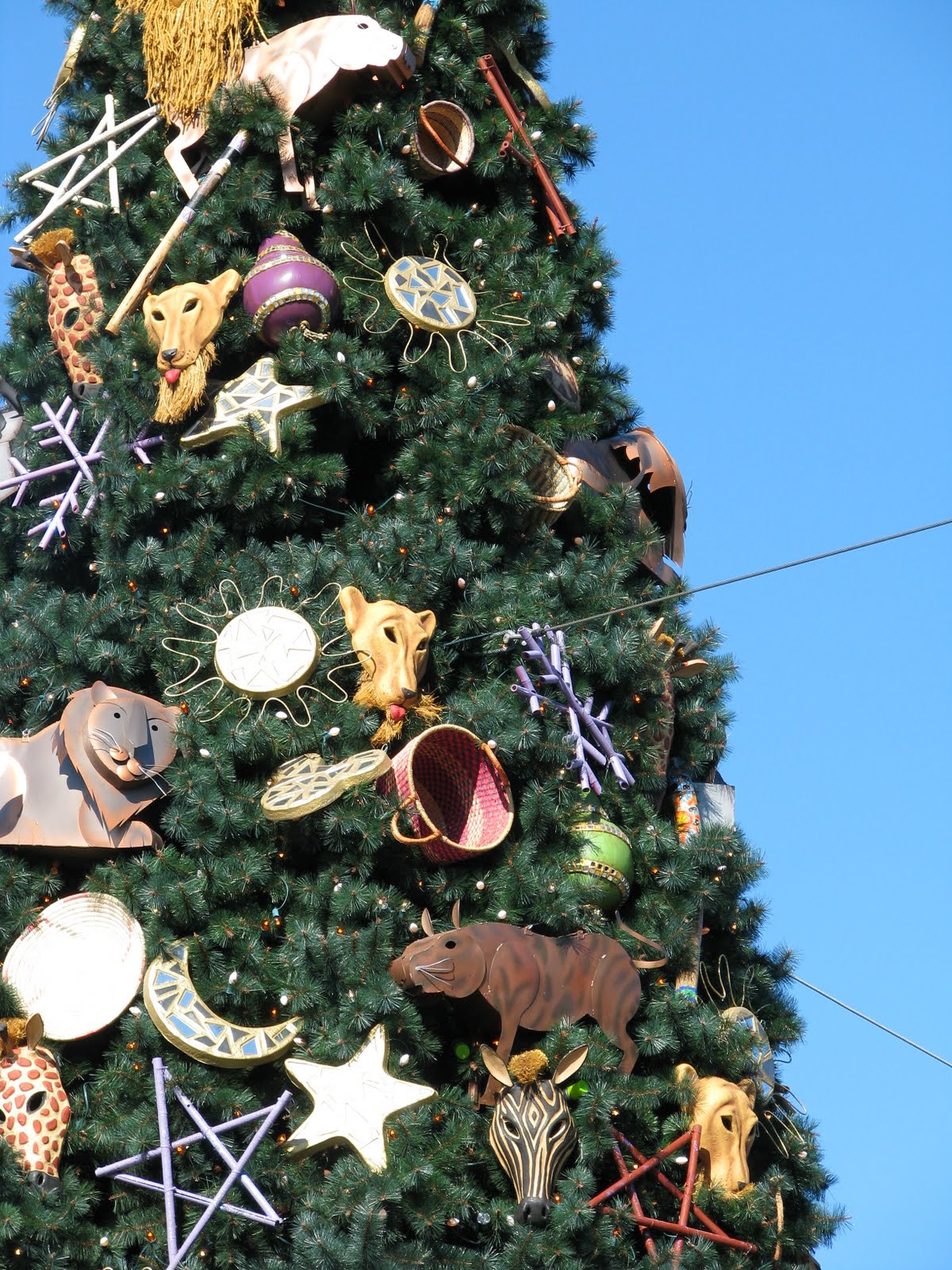 disney-christmas-tree-decorated