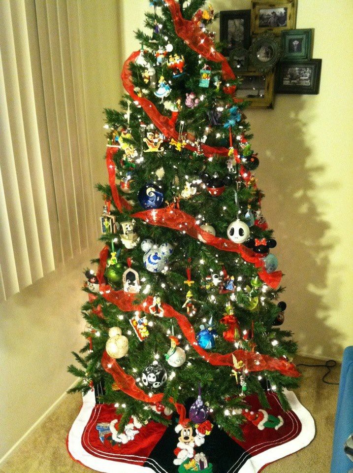 disney-christmas-tree-fine-decorated-design