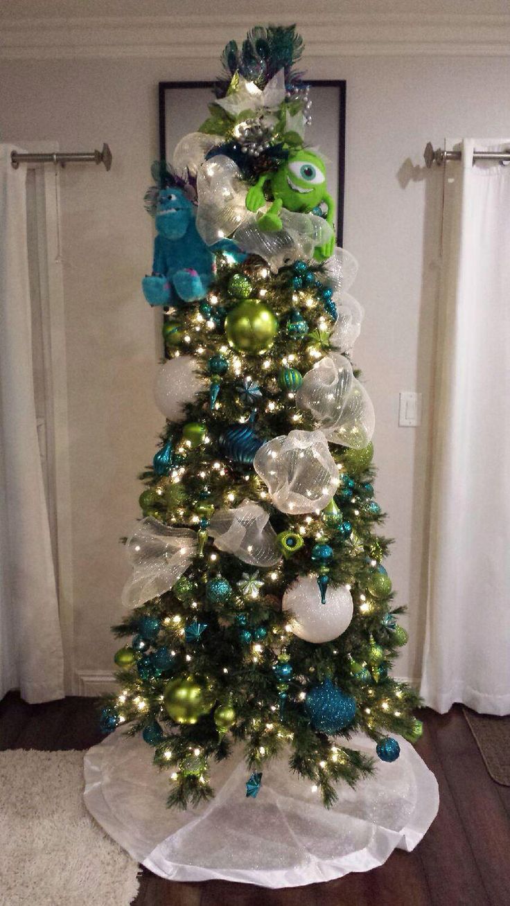 disney-theme-christmas-tree