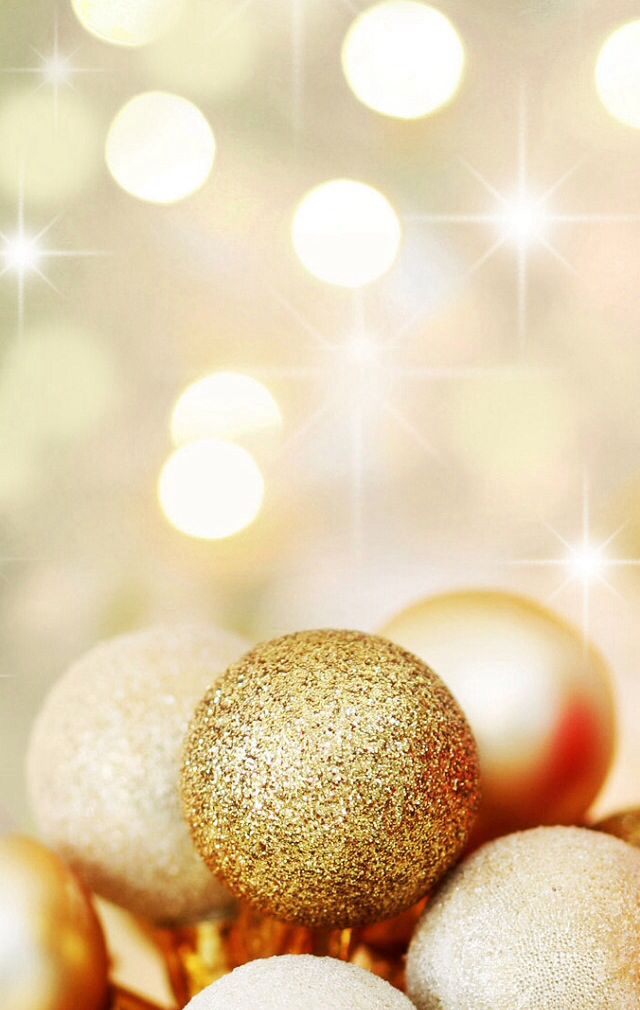 gold-christmas-ornament