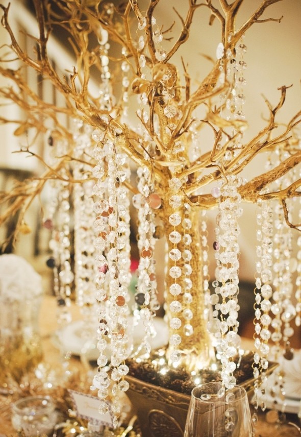 gold-christmas-tree-decorating-fine-design