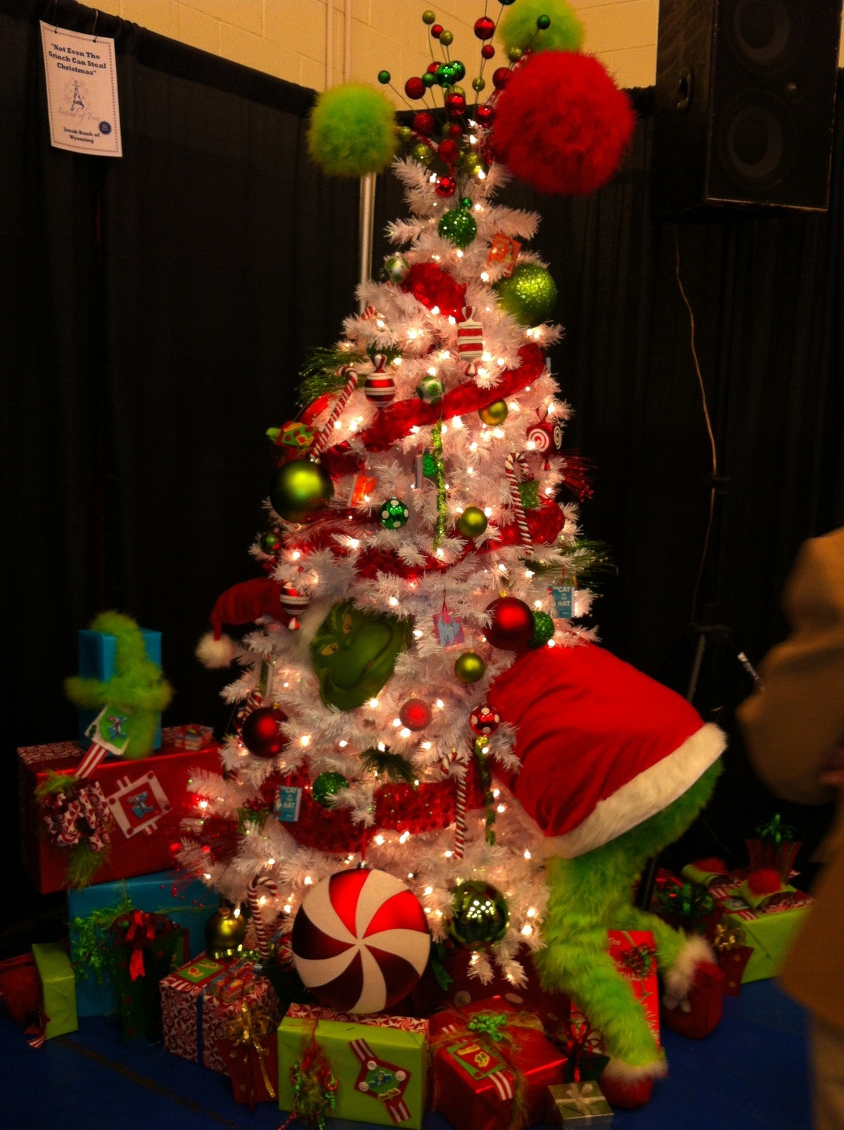 grinch-christmas-tree-fine-design
