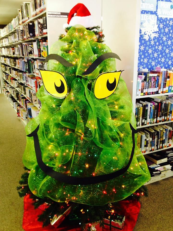 grinch-with-christmas-tree