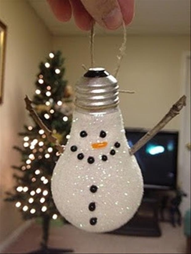 light-bulb-snowman-ornament-craft