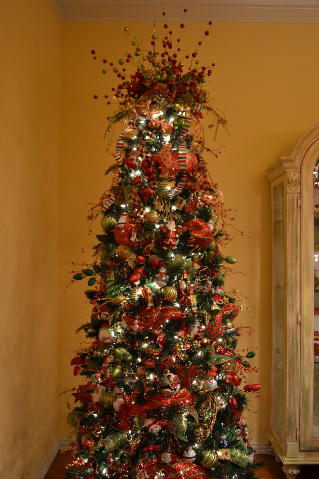 mesh-ribbon-christmas-tree