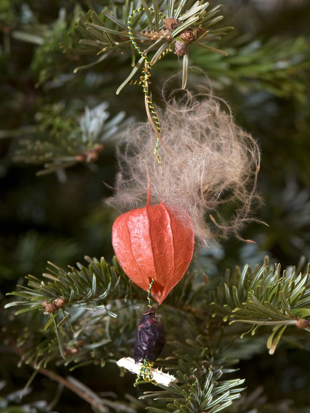 natural-christmas-tree-decorating