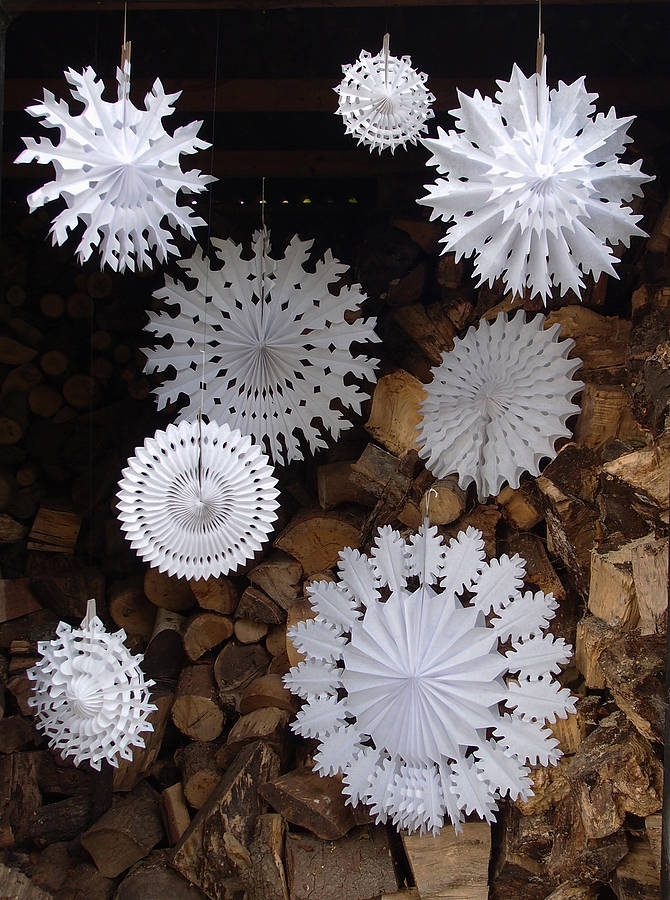 paper-snowflake-decorations