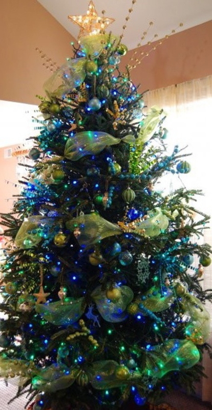 peacock-colored-christmas-tree