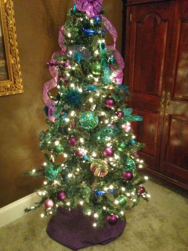 peacock-themed-christmas-tree-ideas