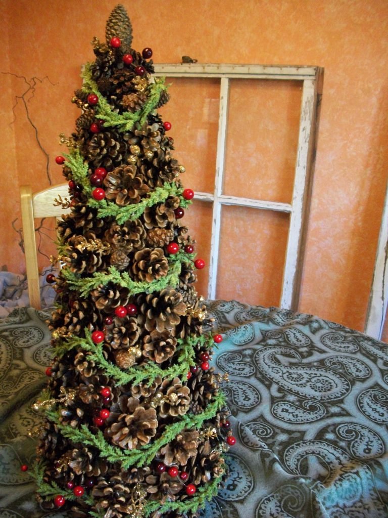 37 Amazing Pine Cone Christmas Tree Decorations Ideas – Decoration Love