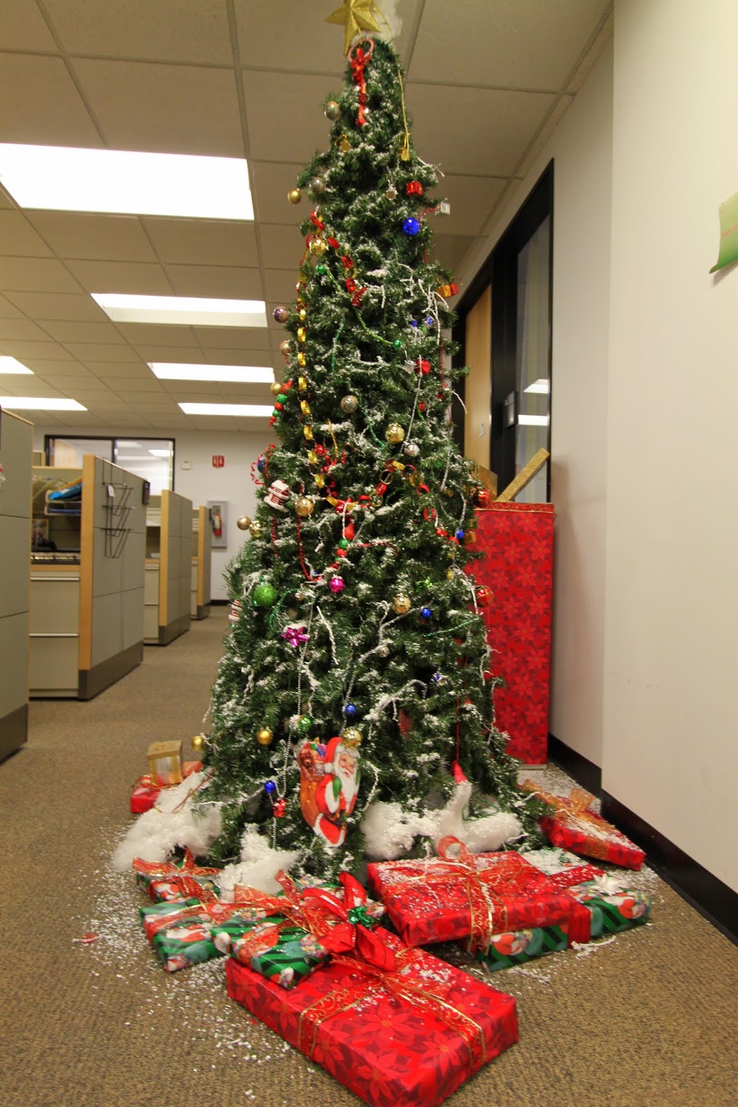 pole-office-christmas-tree-decorating-contest