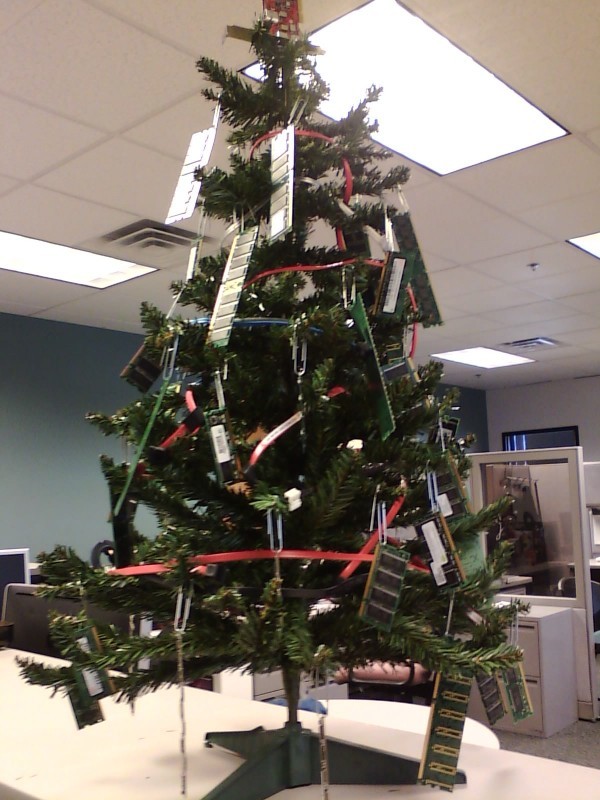recycled-christmas-tree-office-computer
