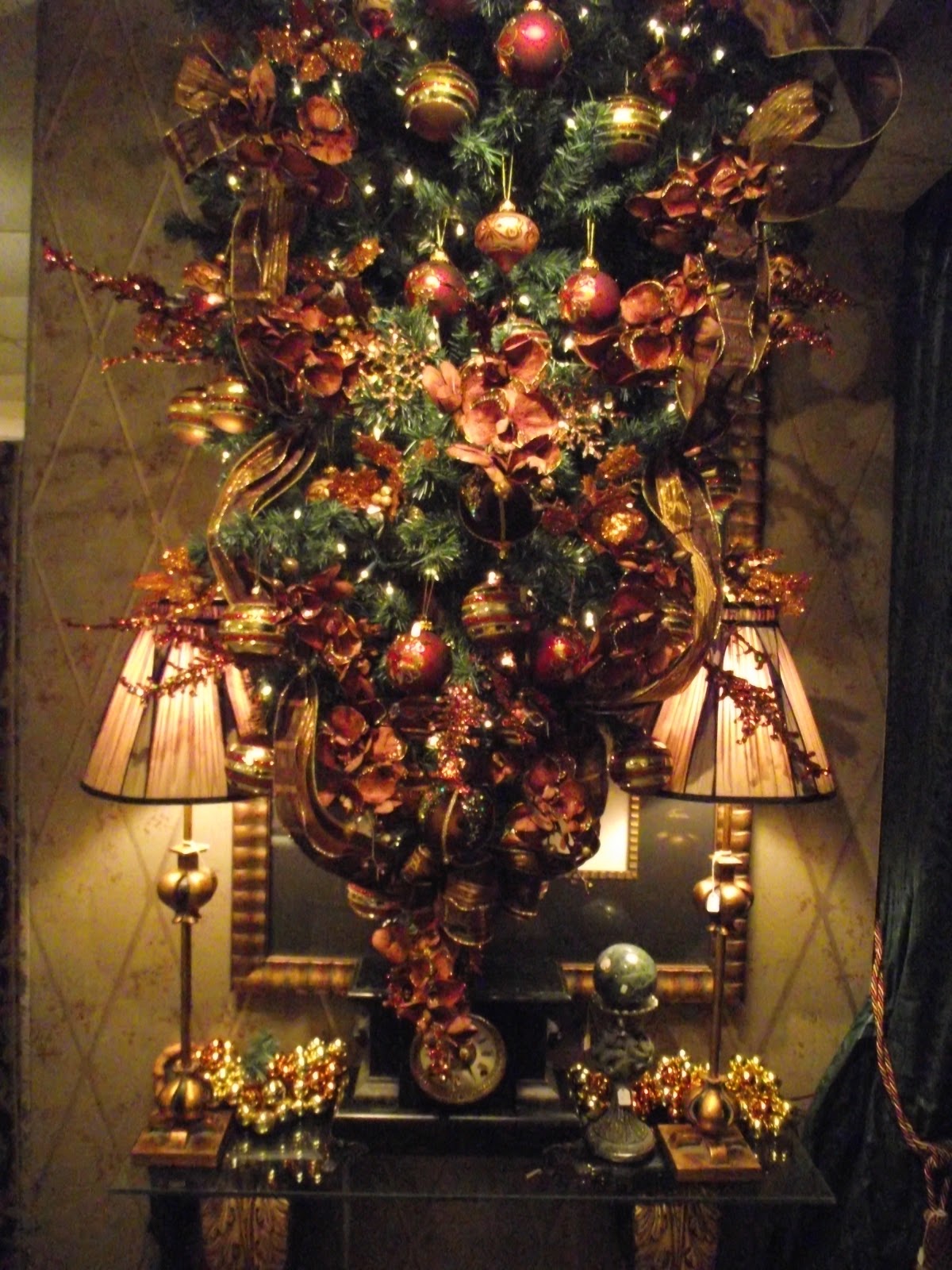 red-and-brown-decorated-christmas-tree