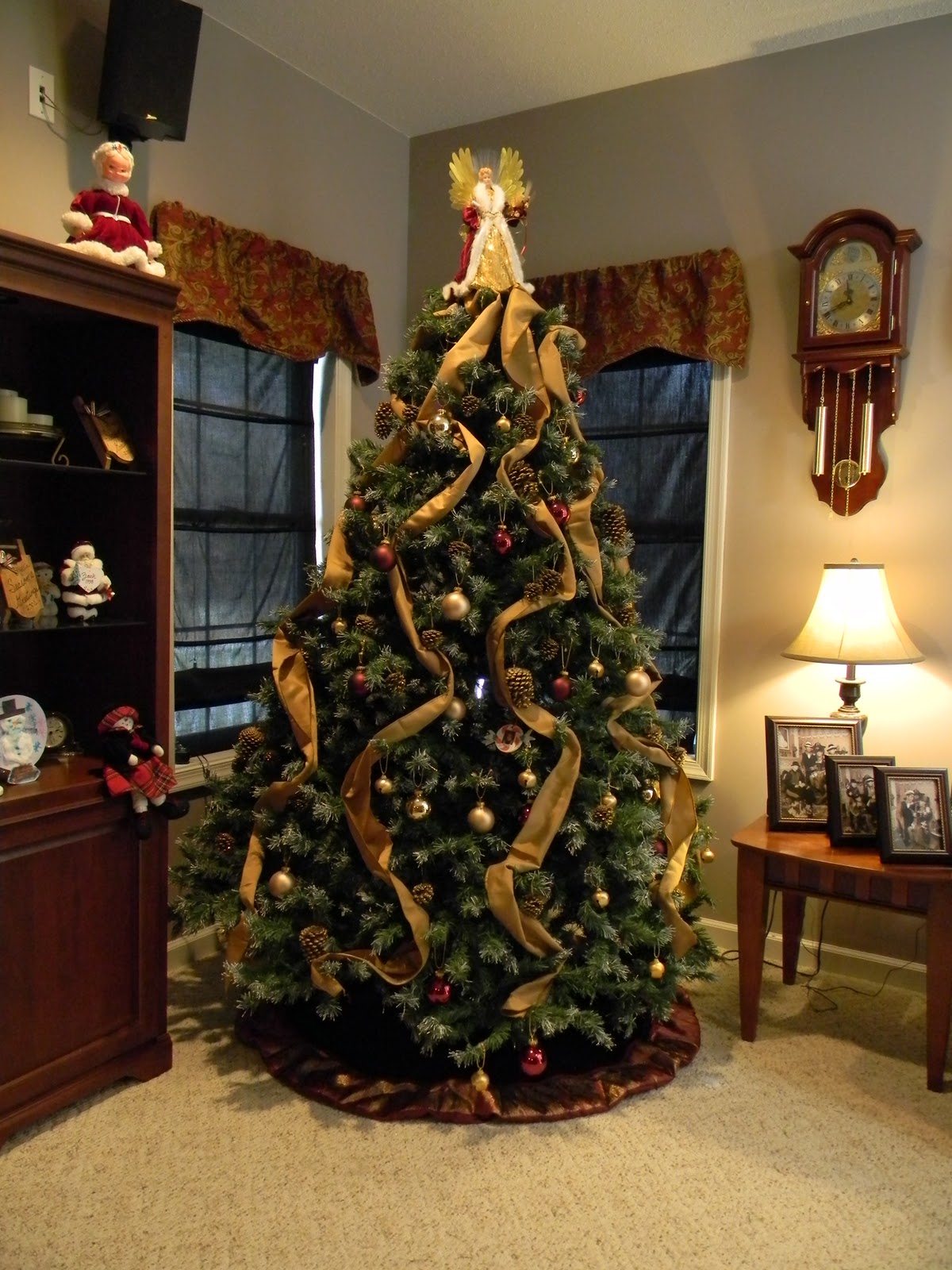 rustic-christmas-tree-decorating-ideas